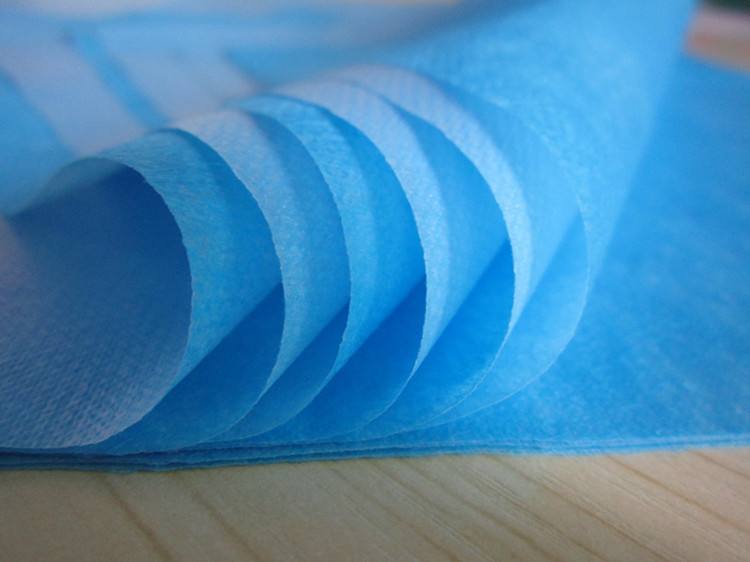 PE Film Laminated Nonwoven Fabric Waterproof Anti Static For Disposable Protective Clothing 0